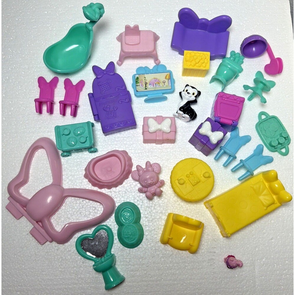Minnie Mouse Playset Mansion Figure Furniture Bed Couch Polka Dot Pajama Party